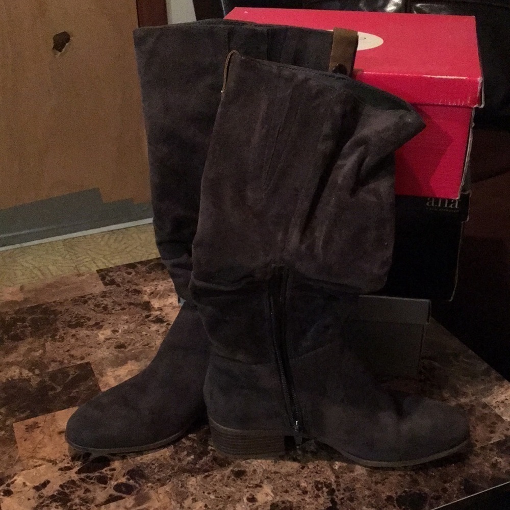 Boots - Picture 2 of 6